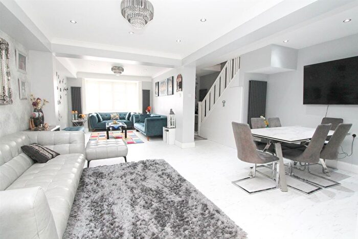 3 Bedroom End Of Terrace House For Sale In Matlock Crescent, Cheam, Sutton, SM3