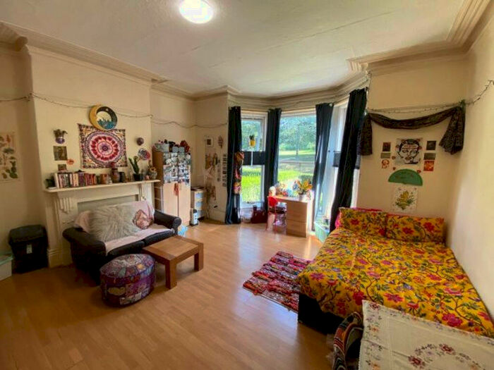 1 Bedroom House To Rent In Hyde Park Road, Leeds, LS6
