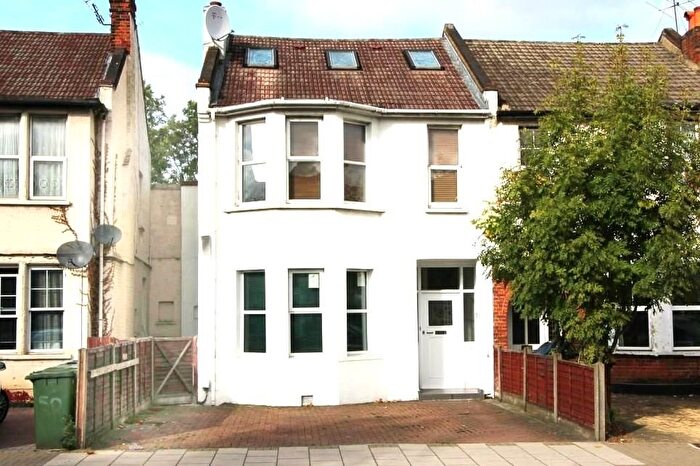 2 Bedroom Flat To Rent In Pinner Road, Harrow, HA1