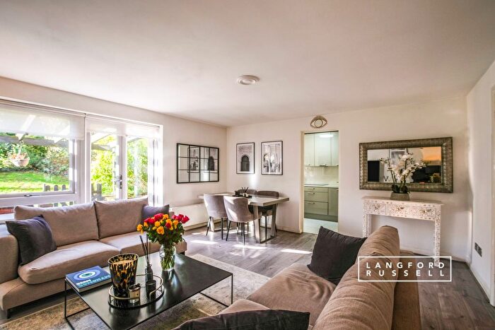 2 Bedroom Flat To Rent In Hartscroft, Linton Glade, Forestdale, Croydon, CR0