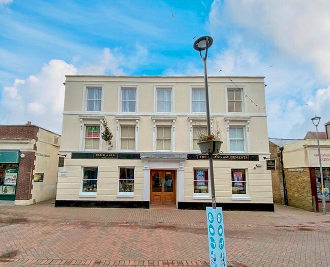 2 Bedroom Flat To Rent In High Street, Deal, CT14