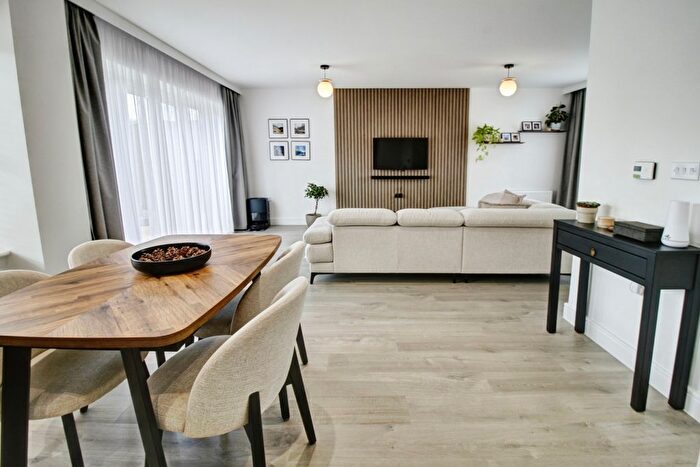 3 Bedroom Semi Detached House For Sale In Omaha Grove, Tonbridge, TN12