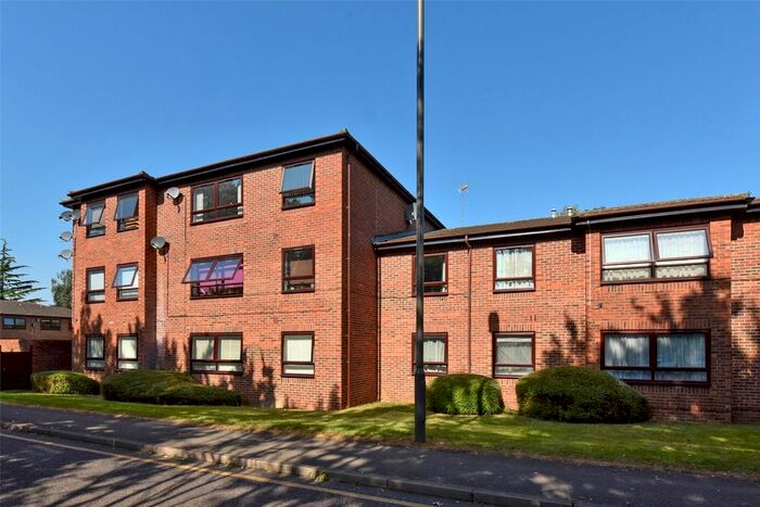 2 Bedroom Flat To Rent In The Paddocks, Savill Way, Marlow, Buckinghamshire, SL7