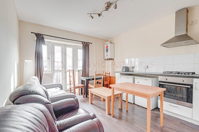 3 Bedroom Flat To Rent In Mantus Close, Whitechapel, London, E1