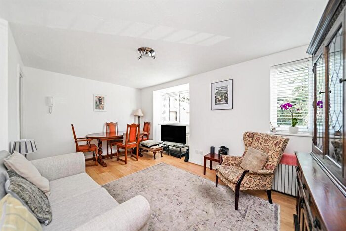 1 Bedroom Apartment To Rent In Redwood Gardens, Chingford, E4