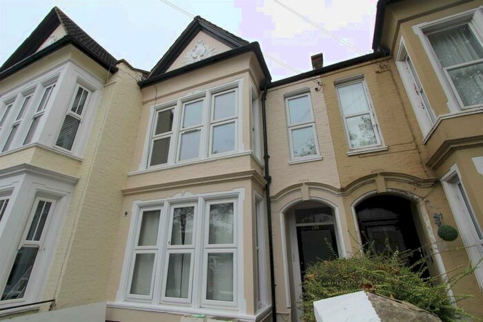 3 Bedroom Flat To Rent In Cambridge Road, Southend On Sea, SS1