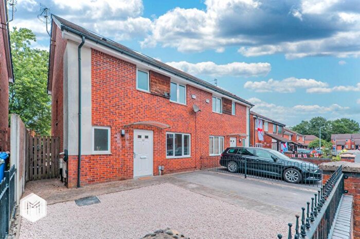 3 Bedroom Semi-Detached House For Sale In Blackleach Drive, Worsley, M28