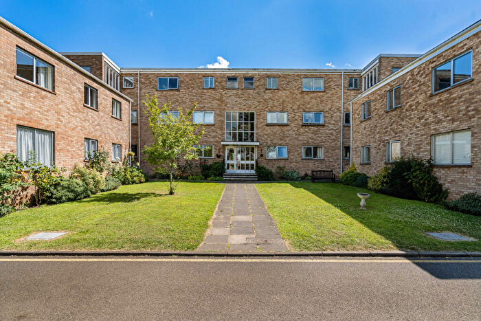 2 Bedroom Apartment For Sale In Bicester Road, Kidlington, OX5