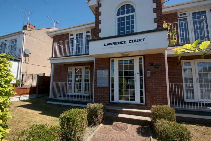 2 Bedroom Flat To Rent In Springfield Drive, Westcliff On Sea SS0