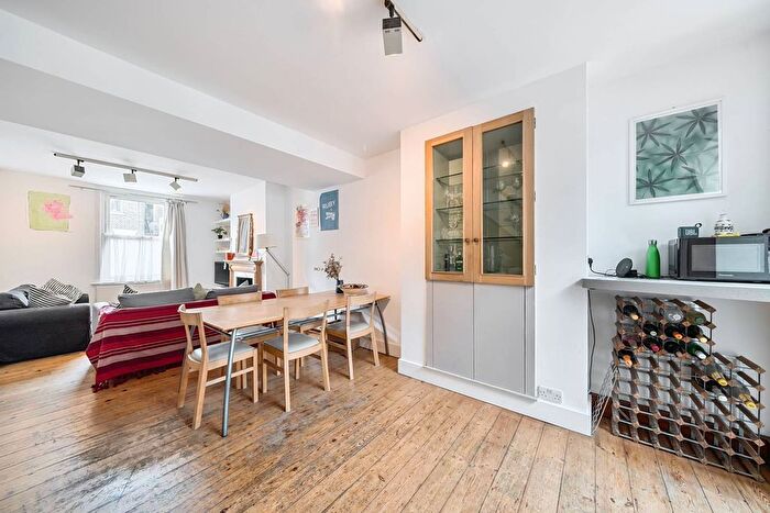 3 Bedroom Property To Rent In Frogmore, Wandsworth, London, SW18