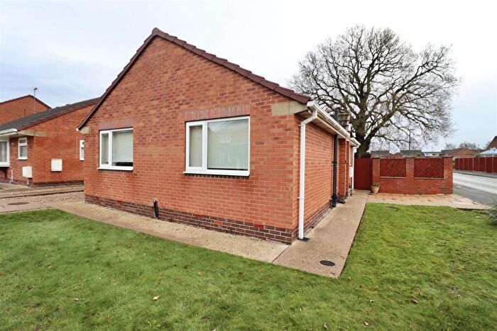 2 Bedroom Detached Bungalow For Sale In Oak Drive, Newport, Brough, HU15