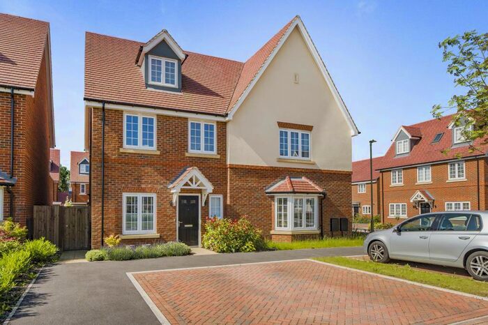 4 Bedroom Semi-Detached House For Sale In Halifax Road, Wallingford, OX10