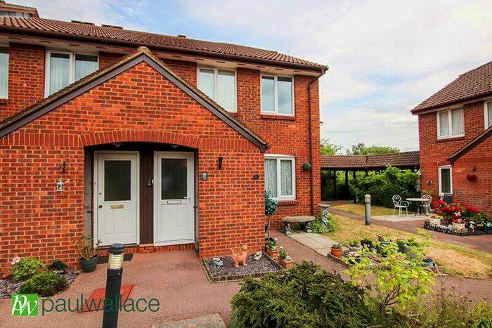 1 Bedroom Retirement Property For Sale In Rose Court, West Cheshunt, EN7