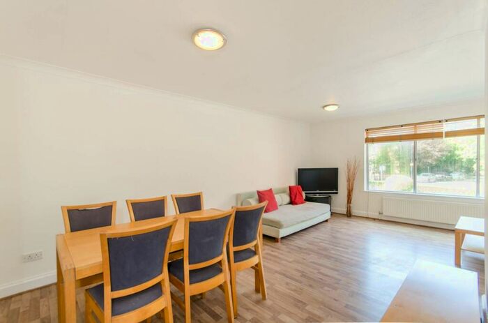 2 Bedroom Flat To Rent In Roxborough Park, Harrow On The Hill, Harrow, HA1