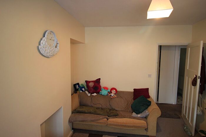 2 Bedroom Flat To Rent In Windermere Road, Reading, RG2