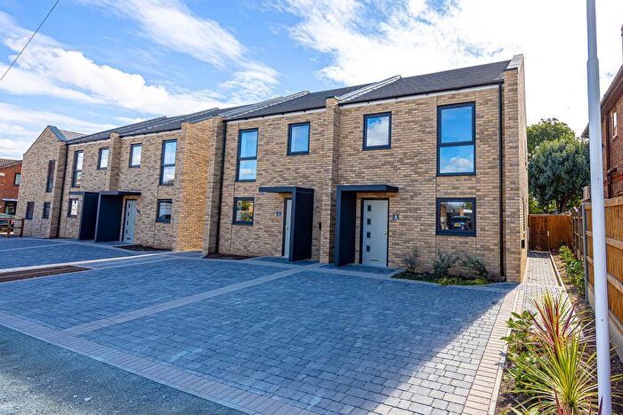 3 Bedroom Semi-Detached House For Sale In Grosvenor Road, Orsett, RM16