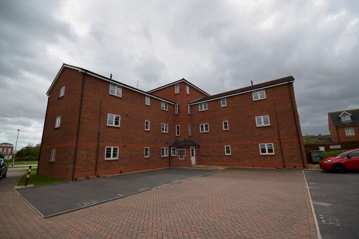 3 Bedroom Flat To Rent In Cunningham Avenue, Hatfield, AL10