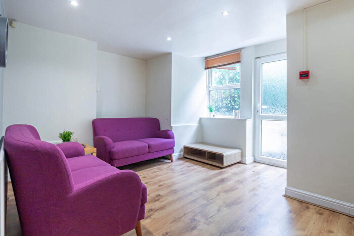 2 Bedroom Flat To Rent In Winstanley Terrace, Leeds, LS6