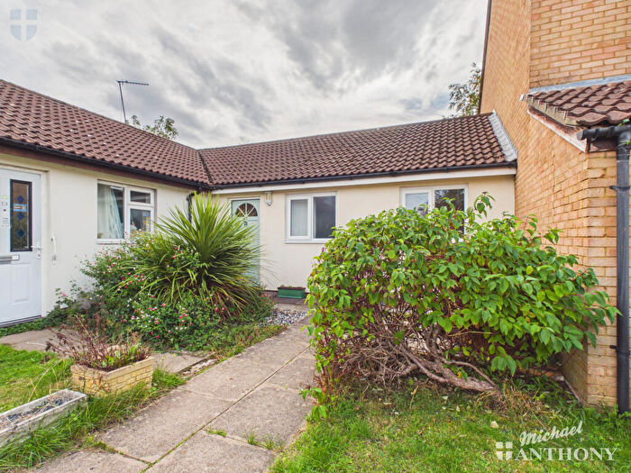 2 Bedroom Bungalow For Sale In Bowmont Drive, Aylesbury, HP21