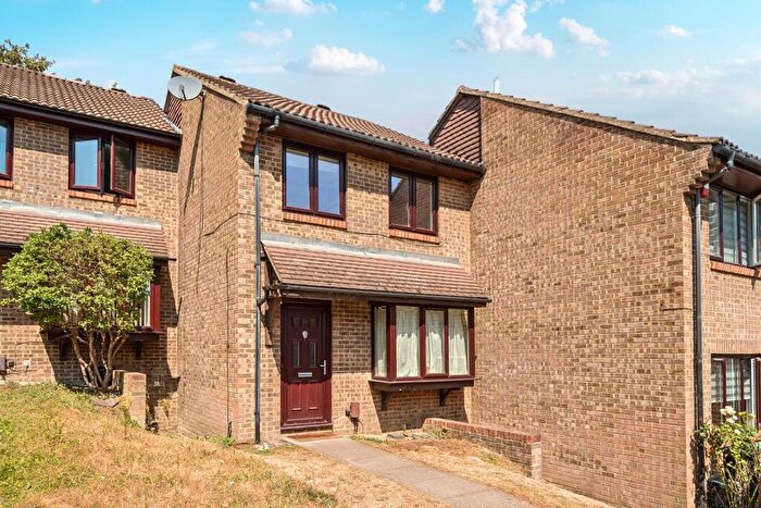 3 Bedroom Terraced House For Sale In Chartwell Way, London, SE20