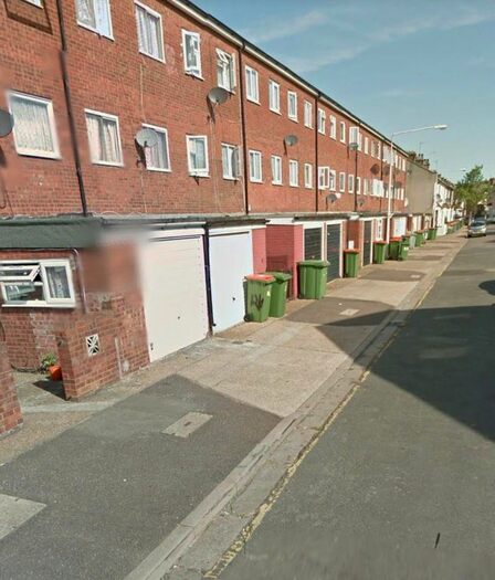 1 Bedroom Flat To Rent In Pond Road, Stratford, Abbey Road, West Ham, Plaistow, London, E15