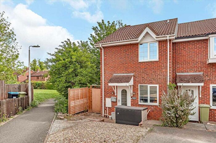 3 Bedroom End Of Terrace House For Sale In Fishermans Close, Olney, MK46