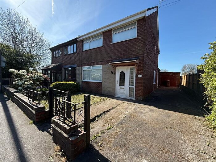 4 Bedroom Semi-Detached House For Sale In Lodge Lane, Dukinfield, SK16