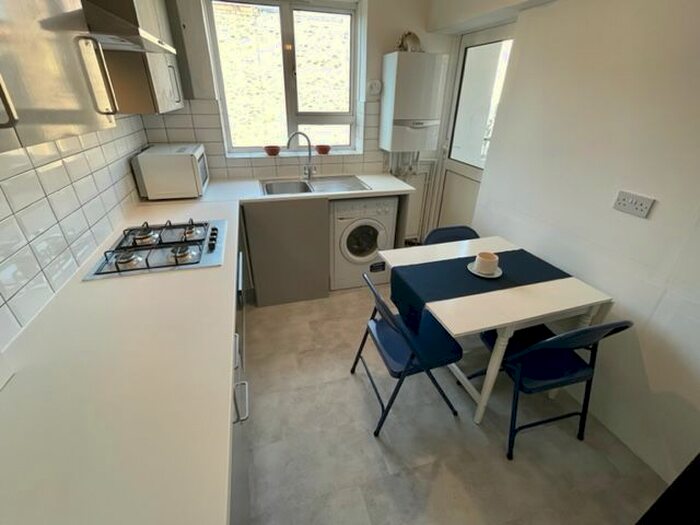 4 Bedroom Flat To Rent In Cumberland Market, Euston, Camden, West End, Ucl/Uclh, Regents Park, Warren Street, London, NW1