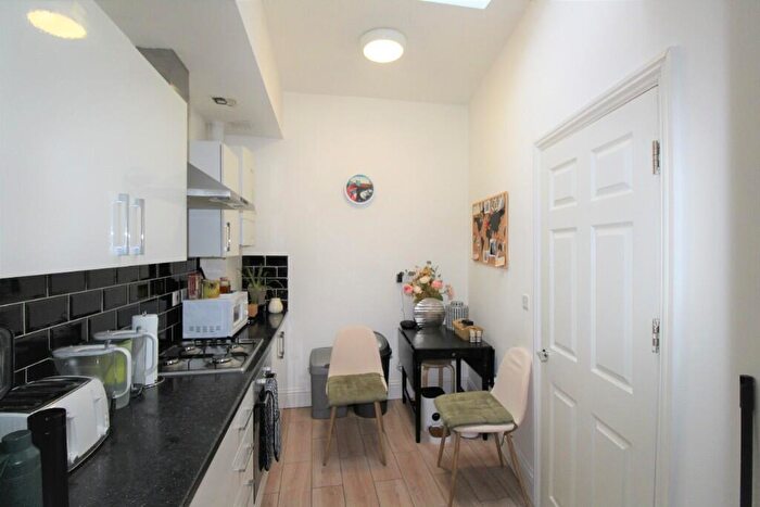 3 Bedroom Flat To Rent In Bramcote Grove, London, SE16