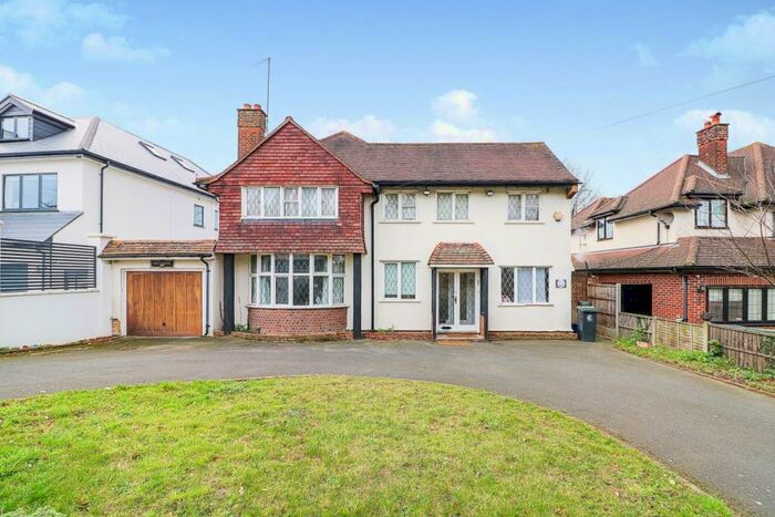 4 Bedroom Detached House To Rent In New Forest Lane, Chigwell, Essex, IG7