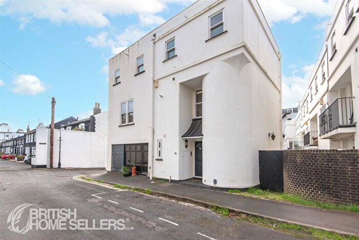 4 Bedroom Semi Detached House For Sale In Rock Grove, Brighton, East Sussex, BN2