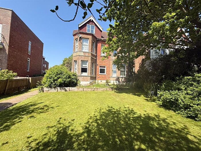 1 Bedroom Flat To Rent In Buckhurst Road, Bexhill-On-Sea, TN40