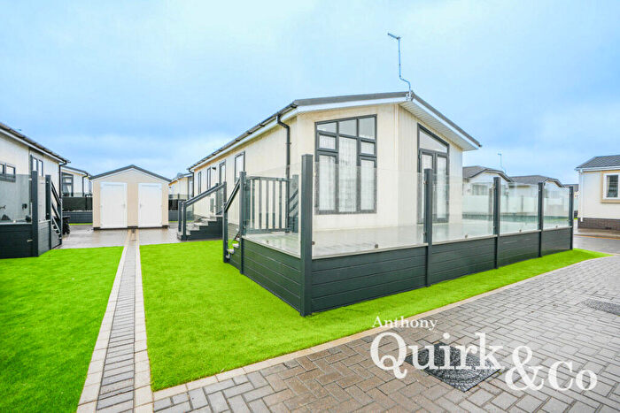 2 Bedroom Bungalow For Sale In Coral Drive, Canvey Island, SS8