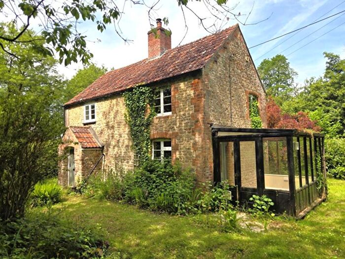 2 Bedroom Detached House For Sale In West Woodlands, Frome, BA11