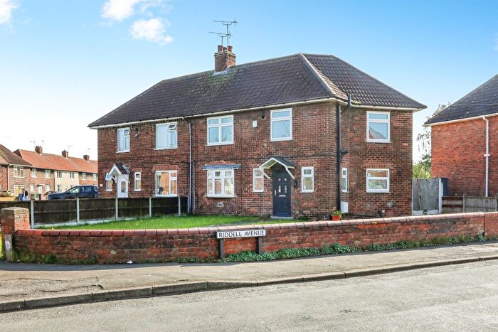4 Bedroom Semi Detached House For Sale In Riddell Avenue, Langold, Worksop, S81