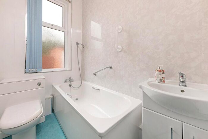 2 Bedroom Bungalow For Sale In Lockhaugh Road, Rowlands Gill, Tyne And Wear, NE39