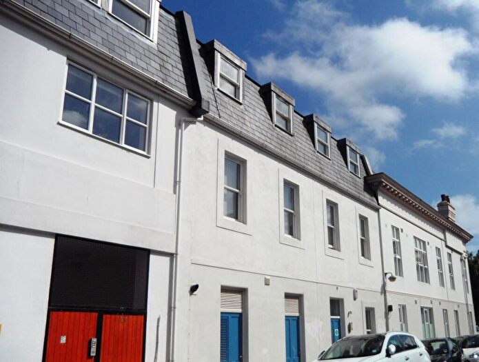 3 Bedroom Flat To Rent In Park Crescent Place, Brighton, BN2