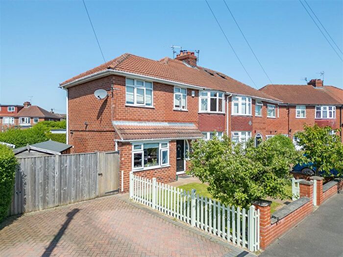 4 Bedroom Semi Detached House To Rent In Saville Grove, York, YO30