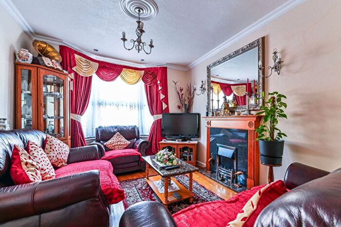 3 Bedroom Terraced House For Sale In Olinda Road, Stamford Hill, London, N16
