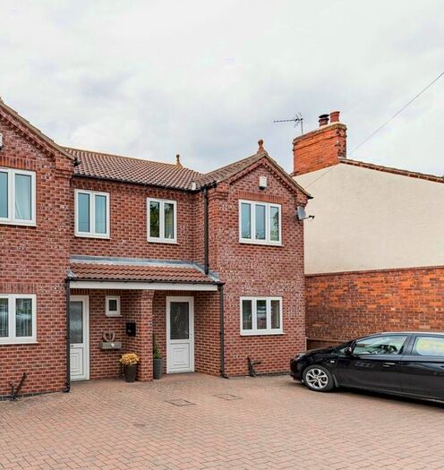 3 Bedroom Semi-Detached House To Rent In Moorwell Road, Bottesford, Scunthorpe, DN17