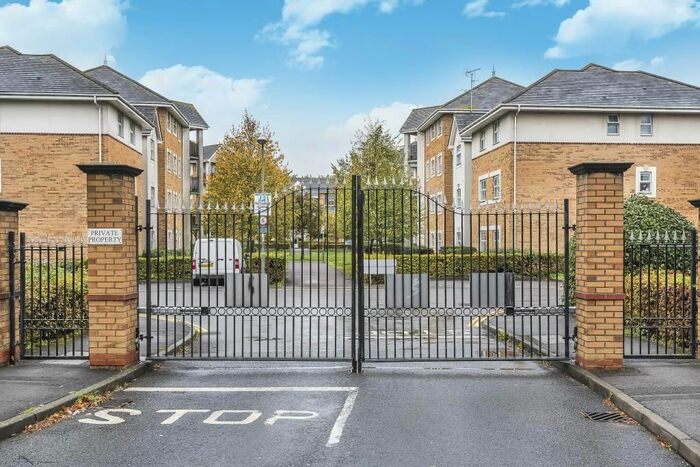 2 Bedroom Flat To Rent In International Way, Sunbury On Thames TW16