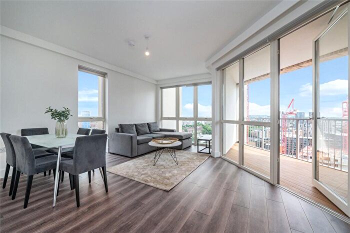 2 Bedroom Flat To Rent In Silvertown Way, Canary Wharf, E16