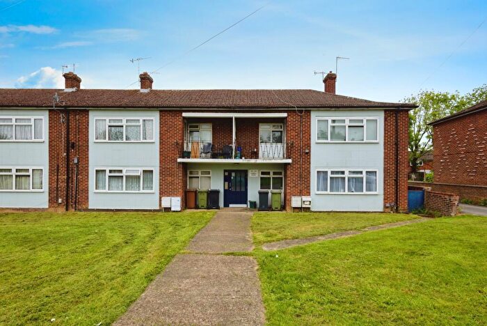 1 Bedroom Flat For Sale In Cabell Road, Guildford, Surrey, GU2