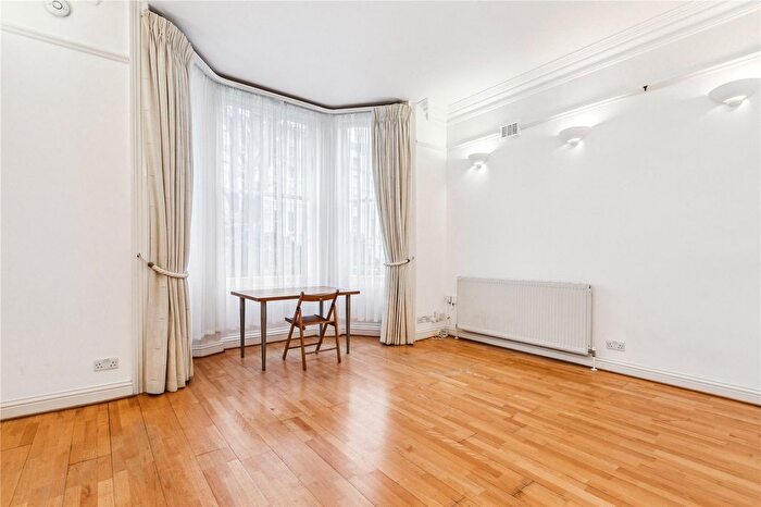 2 Bedroom Flat To Rent In Colville Gardens, London, W11