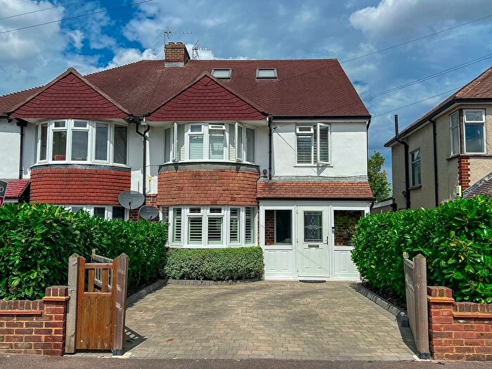 2 Bedroom Maisonette For Sale In Island Farm Road, West Molesey, KT8