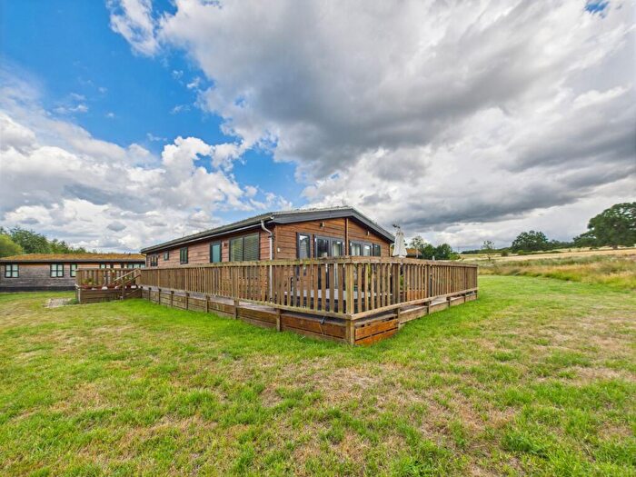 3 Bedroom Park Home For Sale In Cherry Bird, Newbury, RG14