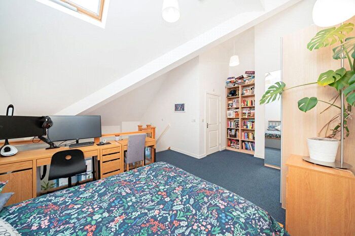 2 Bedroom Flat For Sale In Oliver Court, Ley Farm Close, Watford, Hertfordshire, WD25