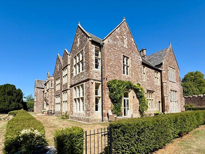 3 Bedroom Apartment For Sale In Stowey, Bristol, BS39