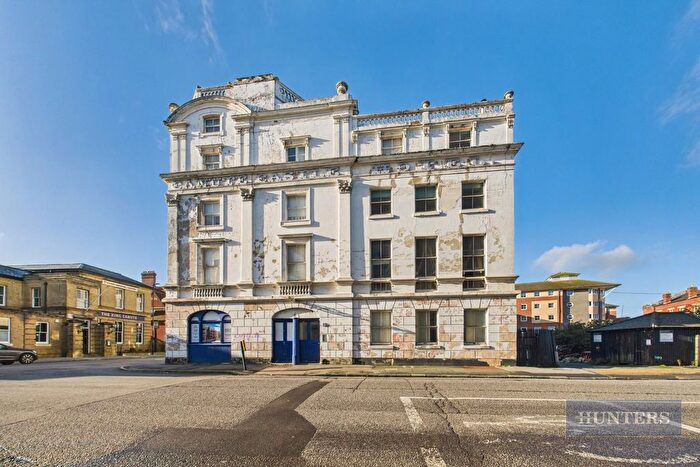 2 Bedroom Flat To Rent In Canute Castle, Royal Crescent Road, SO14
