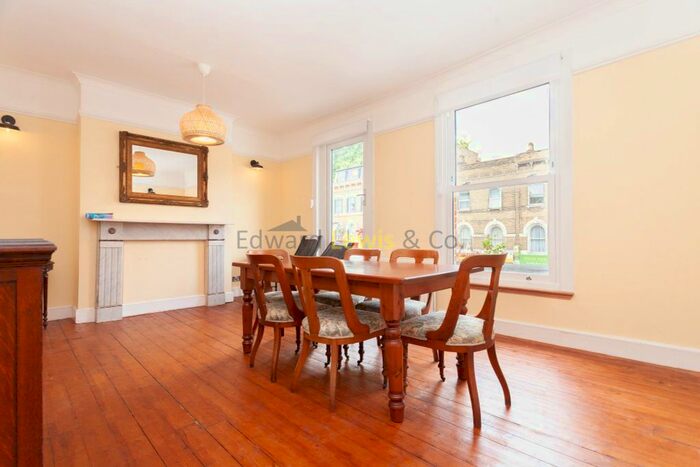 2 Bedroom Flat To Rent In Cazenove Road, London, N16